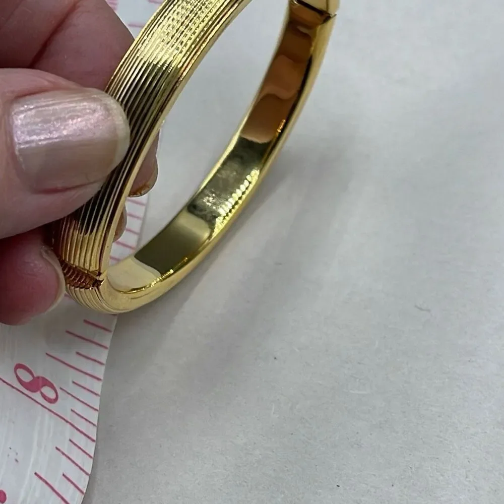 Vintage ribbed gold colored hinged bangle